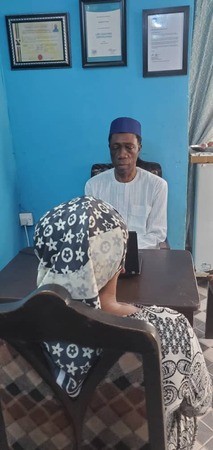Dr. Olabode Oruku is providing health and business mentorship to a club member Health and business mentorship session with an Oruku Health & Wealth Club member
